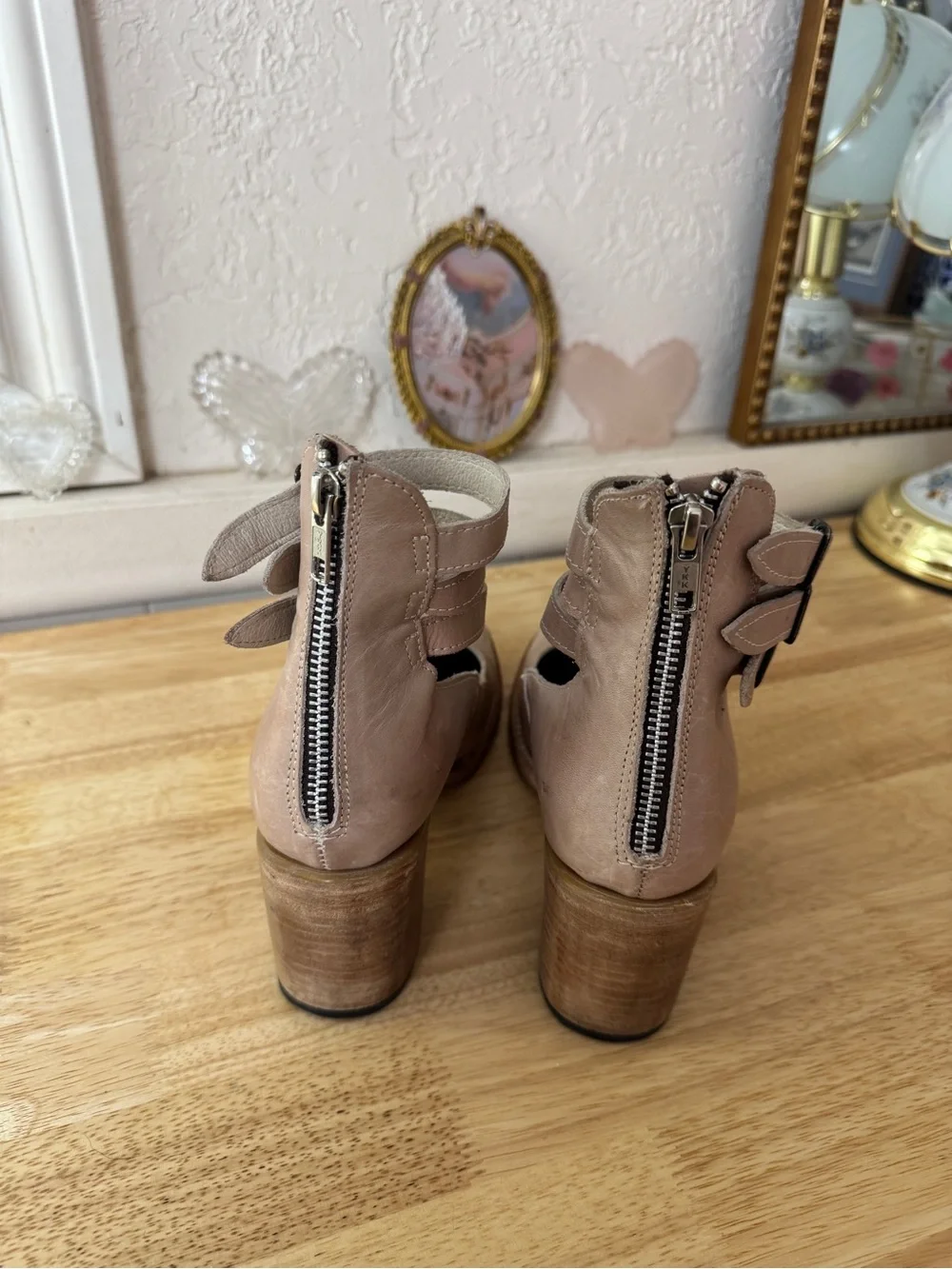 Freebird Randi Blush Leather Triple Buckle Block Heel Pumps Size 9 Indie Boho
